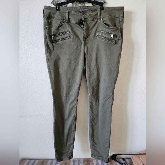 Torrid Women's Legging Feel the Fit  Olive Green Super Soft Pants size 20T. - Picture 2 of 15